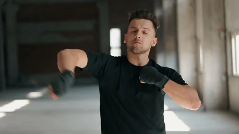 Boxer Warms up the Arms 動画素材 91793548