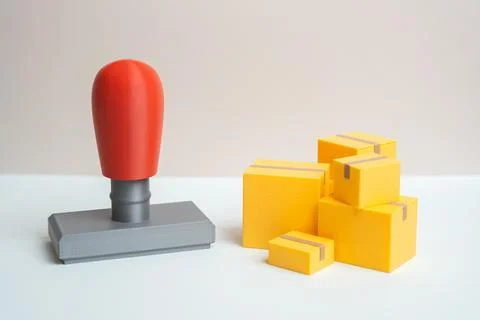 Boxes of goods and a stamp confirm import or export permission. Quality app.. Stockfoto's