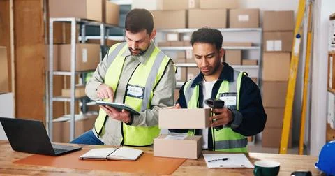 Boxes, scanner and men in warehouse, tablet and barcode for export, logisti.. Foto stock