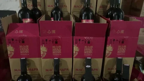 Boxes of wine in the warehouse of the Massandra winery. 库存影片 156266874