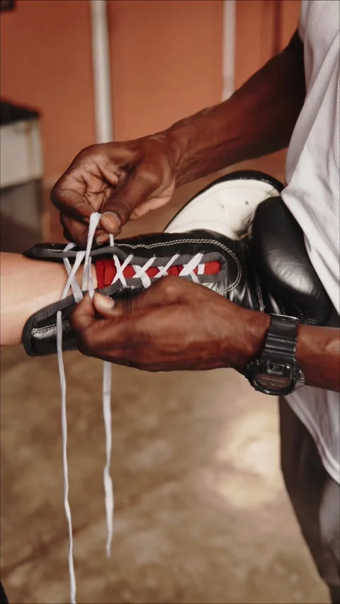 Boxing coach tying student's gloves before training Vídeo Stock 331521133