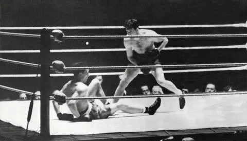 Boxing : Jock Mcavoy Knocks Down Eddie Phillips The Fight Ended In The 14th Roun Stock Photos