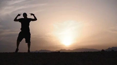 Boxing at sunset Video stock 89813438