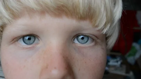 A boy of 10 years looking. 動画素材 52683825