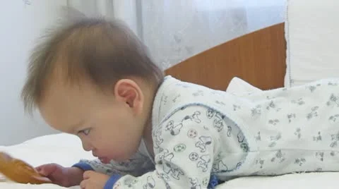 Boy with bagel Видео 10726402