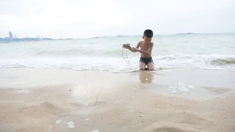 Boy on the beach Stock-Footage 71394265