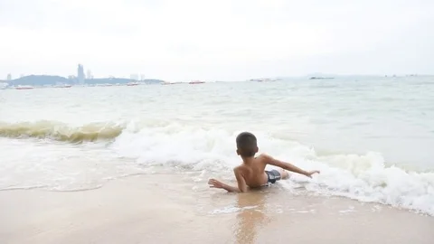Boy on the beach Stock-Footage 72485269