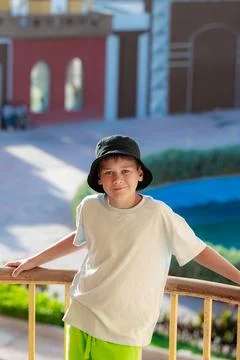 A boy on the beach in a . panama hat Foto stock