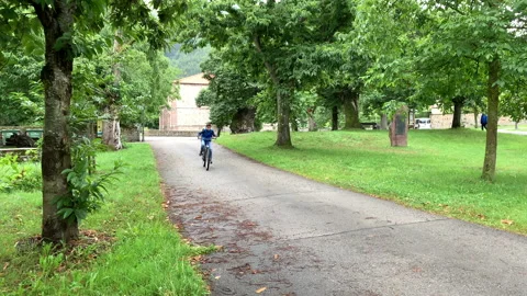 Boy on bike 動画素材 202645715