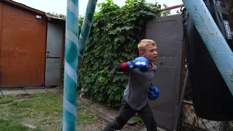 Boy in blue boxing gloves Vídeo Stock 207768790