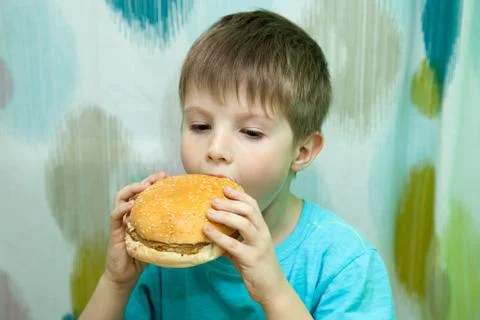 Boy with burger Foto stock