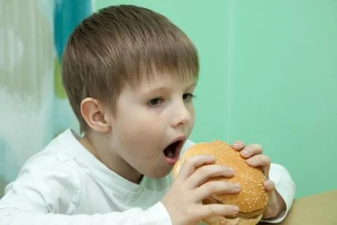Boy with burger Foto stock