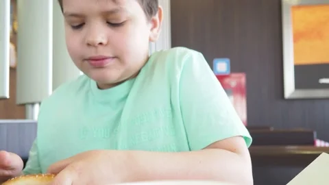 Boy in a cafe eats fast food. junk food. nuggets with sauce. like food. Vídeos de archivo 167212415