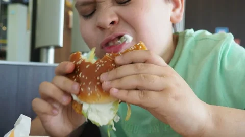 Boy in a cafe eats fast food. junk food. nuggets with sauce. like food. Vídeos de archivo 167212574