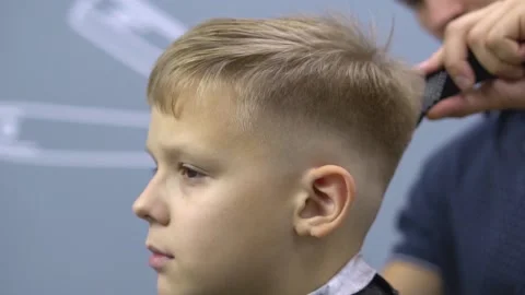 Boy came to the barber shop 動画素材 149677658
