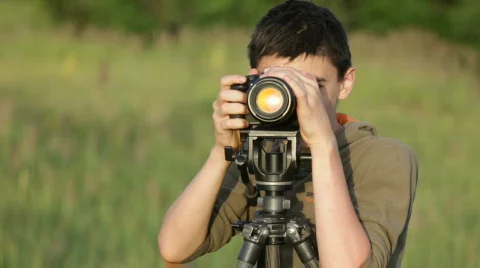 The boy with the camera.  Vídeo Stock 851402