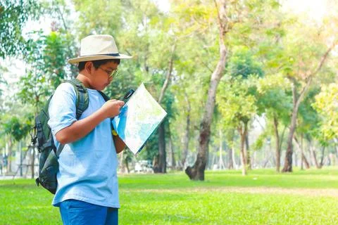 Boy carrying backpack, see map Stock-Fotos