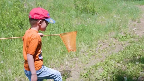 The boy caught a small fish. The child go on a forest trail with a catch Vidéo 92400866