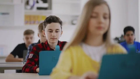 Boy cheater intends to cheat at a complicated computer science online test Видео 111970000