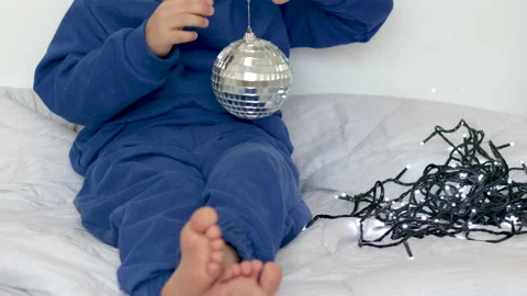 Boy child preschooler opens gift cardboard box with christmas toys Vídeos de archivo 220333623