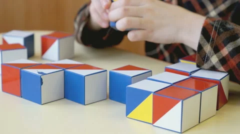 A boy collecting a pattern using colored cubes Video stock 64106170