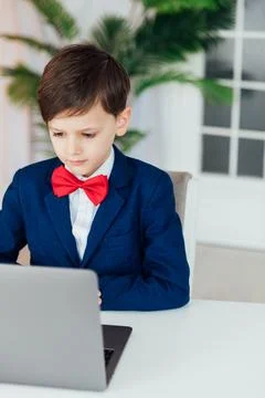 Boy at the computer in the classroom learning online school IT programming Foto stock