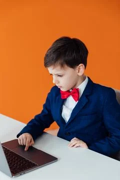 Boy at the computer in the classroom learning online school IT programming Foto stock