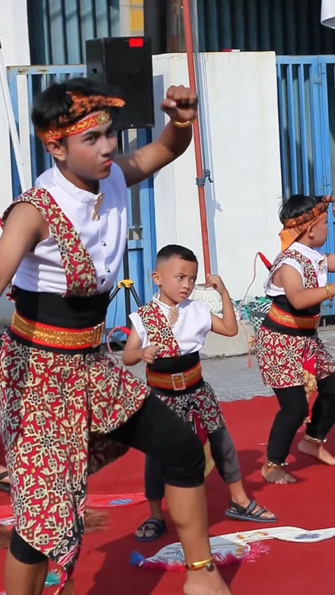 Boy dancing the jaran kepang dance Stock Footage 281770314