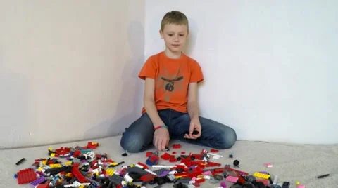 The boy from the designer builds a helicopter. 스톡 동영상 51396502