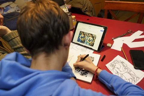 A boy is drawing on a tablet Foto stock