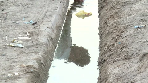 Boy drinking contaminated water in desert town Video stock 202243987