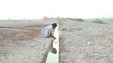 Boy drinking contaminated water Video stock 202244136