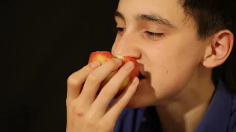 Boy eats an apple 스톡 동영상 905734