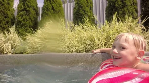 The boy enjoying in the pool. 库存影片 66283691
