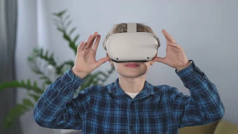Boy enjoying VR headset. Stock Footage 172565251