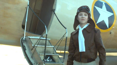 Boy Exiting Plane and Waving 스톡 동영상 39290274