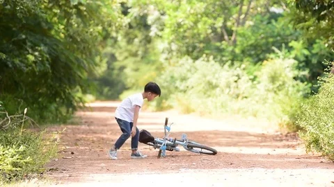 Boy fall from bicycle 스톡 동영상 71234955
