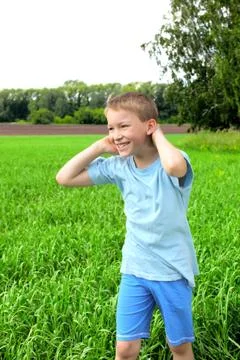 Boy in the field Foto stock