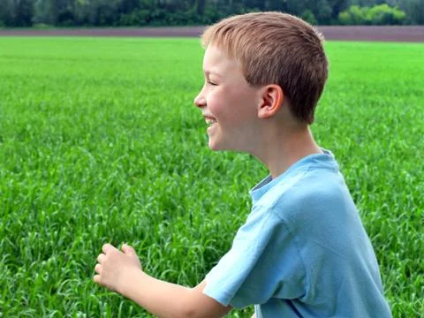 Boy in the field Foto stock