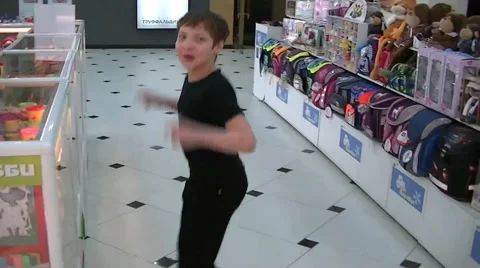 Boy jumping for joy 库存影片 63227799