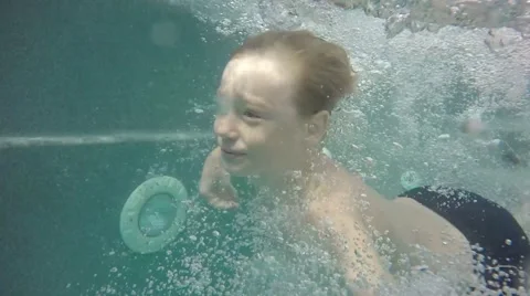 Boy jumping in the pool. Underwater view. Stock-Footage 66283348
