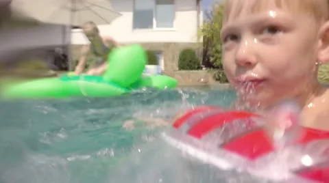 Boy jumping in the pool. Underwater view. Video stock 66285143