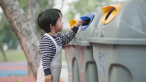 Boy keep park clean garbage into bin Stock Footage 150293552