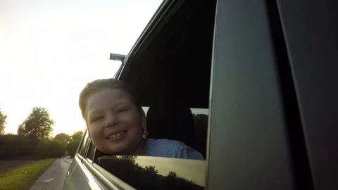 Boy looking out window while driving in car Stock-Footage 94735327