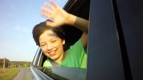 Boy looking out window while driving in car Stock-Footage 94735847