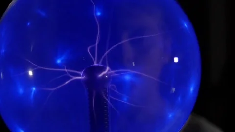 Boy Looking Through Plasma Ball1 動画素材 83067849