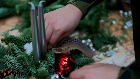 Boy makes christmas composition with fir-tree branches, close-up Vidéo 85285325