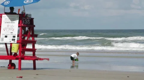 Boy with pail plays on beach 動画素材 42233056