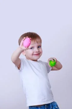 Boy with painted eggs 库存照片