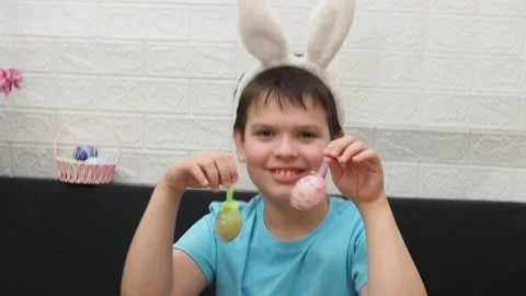 A boy with paints an Easter egg. Preparing for Easter. 스톡 동영상 173748910